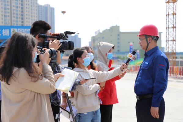 中央媒體采訪團(tuán)聚焦水電八局岳陽(yáng)東風(fēng)湖治理工程