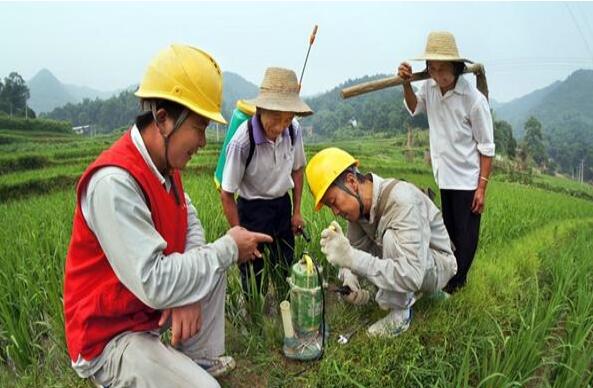 國網(wǎng)湘潭供電公司：進村入戶解民憂 精準扶貧暖人心　　