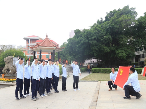 國家能源集團(tuán)福建晉江熱電公司團(tuán)委組織開展“學(xué)黨史、祭英烈、當(dāng)先鋒”主題團(tuán)日活動(dòng)