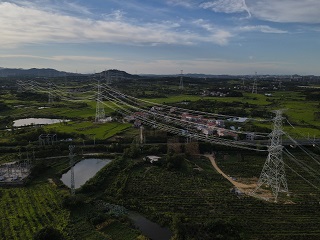 這項工程投產(chǎn)送電，將提高湖北省西電東送通道送電能力