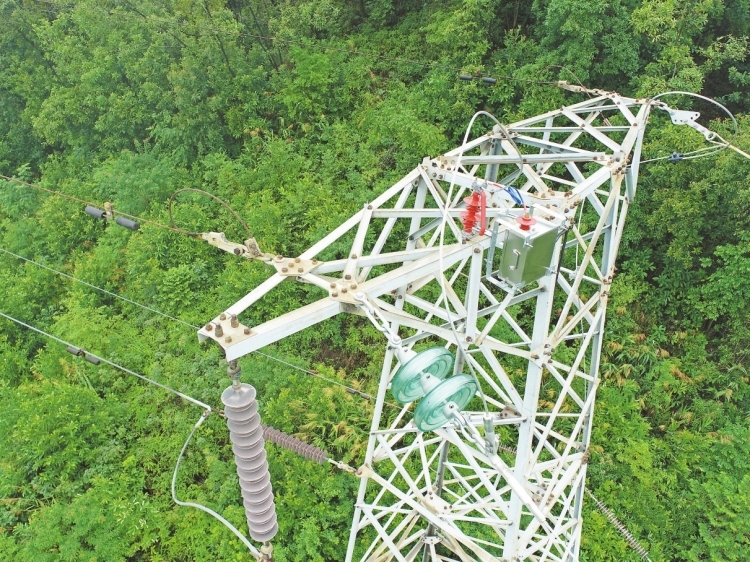 廣東電網(wǎng)公司自主研發(fā)國內首個地線感應電壓取電裝置