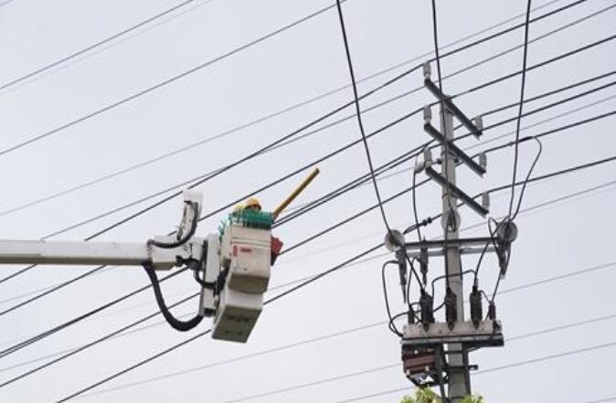 國網九江市柴桑區(qū)供電公司：雷雨來襲爭分奪秒保供電