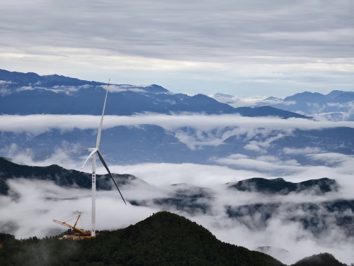 云南會澤金鐘風電場二期項目首批機組成功并網(wǎng)發(fā)電