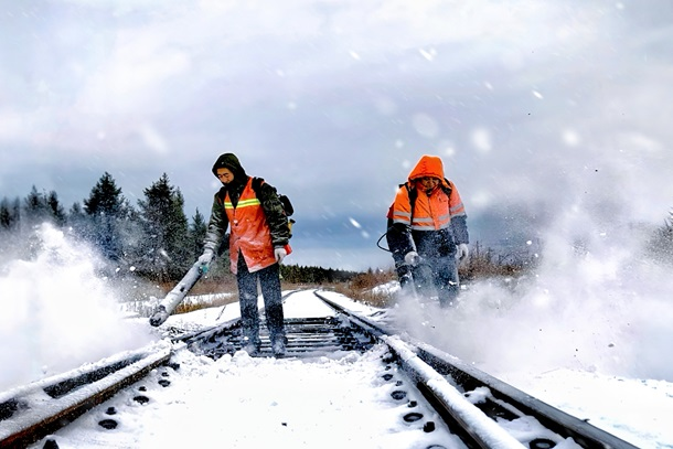 國家能源集團(tuán)：鏖戰(zhàn)風(fēng)雪 守護(hù)“鋼鐵動脈”